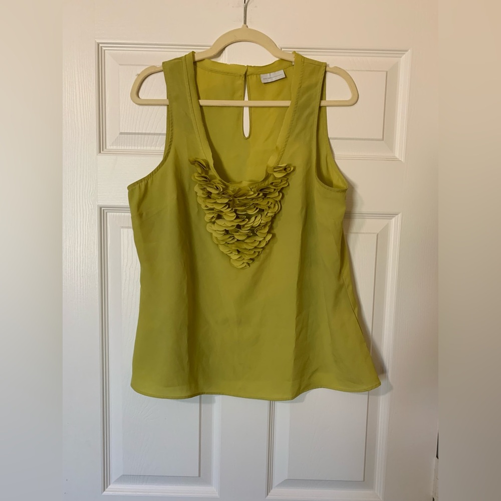 New York & Company Ruffled V-Neck Sleeveless Tank Top Green‎ Large Chic Feminine
